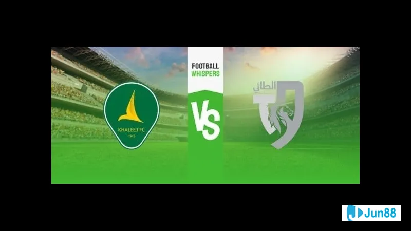 Các cầu thủ Al Taee và Al Khaleej đối đầu trên sân cỏ trong trận đấu quyết liệt Các cầu thủ Al Taee và Al Khaleej đối đầu trên sân cỏ trong trận đấu quyết liệt