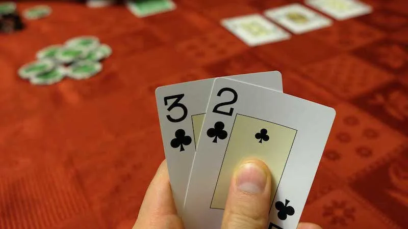 Luật chia bài và xác định tổ hợp chiến thắng trong Poker Online Jun88