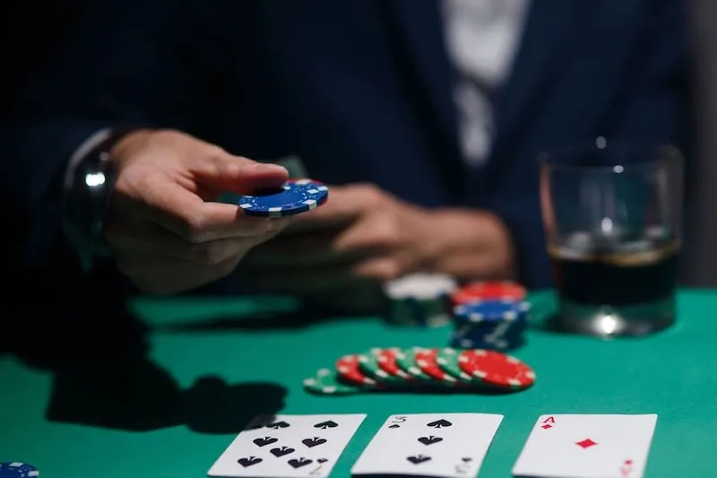 Giao diện bàn cược Poker 3 lá tại sảnh game nổi bật và trực quan